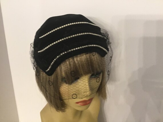 1950-60’s black hat with netting and rhinestones,… - image 10