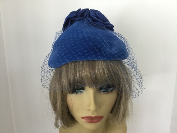 Vintage Navy Blue Velvet Hat with Netting 1950s Navy Velvet Netting Vintage Hat – Cats Like Us main image 3