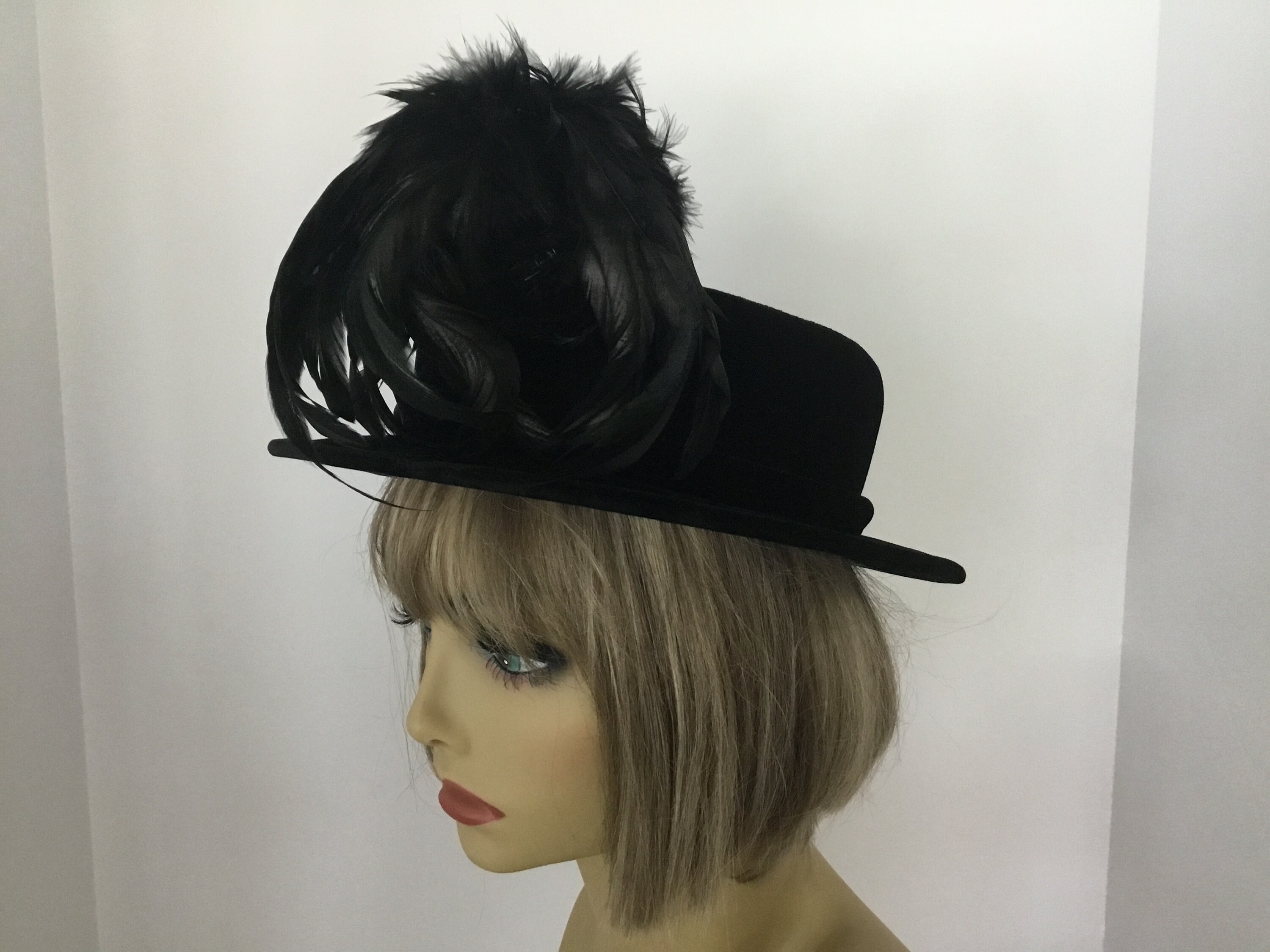 1940s Navy Blue Silk Velvet Hat with Rooster Tail Feathers 1940 main image 2
