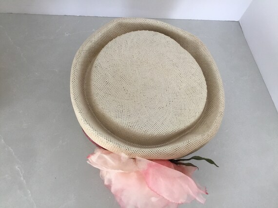 1960’s hat, panama straw hat with pink flower, midcentury spring/summer hat, 60’s hat, whimsy 60’s hat, 60’s style, 60’s fashion, 1960’s hat View 4