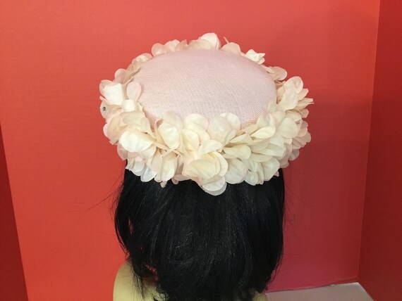 Vintage 50-60’s pink hat, midcentury pink petal h… - image 3