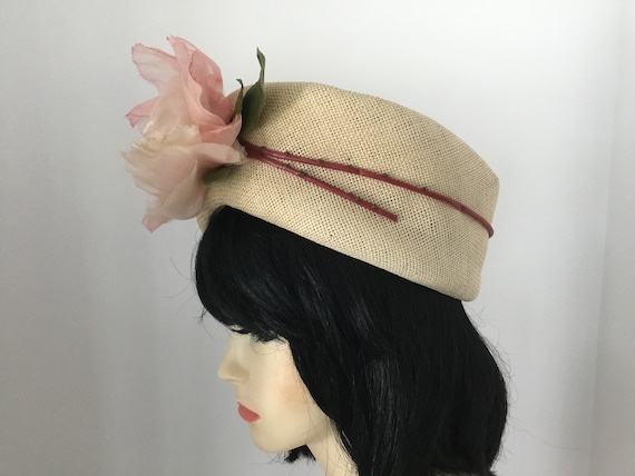 1960’s hat, panama straw hat with pink flower, midcentury spring/summer hat, 60’s hat, whimsy 60’s hat, 60’s style, 60’s fashion, 1960’s hat View 5