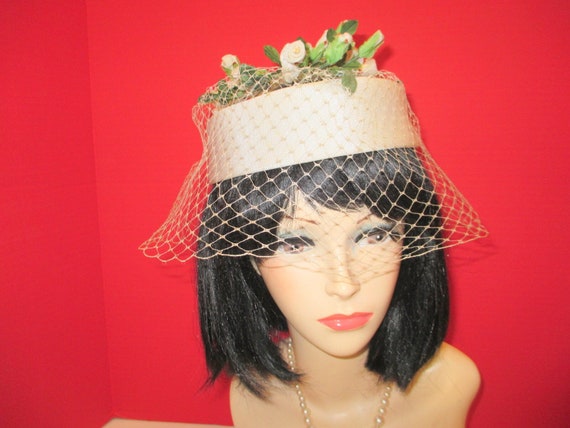 Pillbox  style hat, midcentury wedding hat, 60s v… - image 1