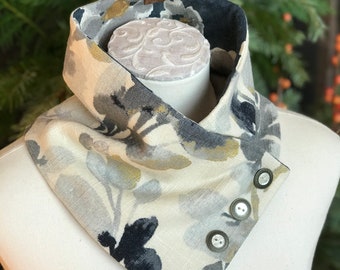 Waverly Linen/Cotton Neck Warmer with vintage buttons