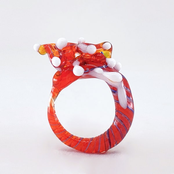 Bague en verre de Murano de créateur, bijoux sculpture effrayants de monstre marin, bague unique flamme poisson tropical rouge sang, cadeau de Noël inhabituel unisexe