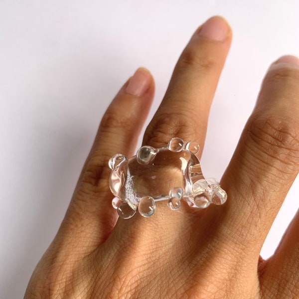 Anillo de cristal de Murano, anillo transparente minimalista de lámpara contemporánea, joya hecha a medida de agua de onda boho, regalo de Navidad unisex inusual