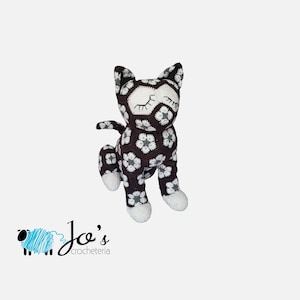 PATRÓN DE GANCHILLO - Gato de crochet con flores africanas
