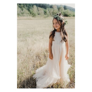 Vestido de tul estilo bohemio rústico color crema para niñas de STELLA. Vestido largo para niñas de las flores con corpiño de crochet y parte inferior de tul suave