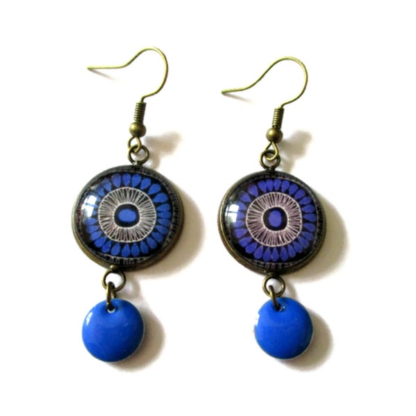 BOUCLES D'OREILLES mandala africain, émail bleu, boucles pendantes, motif géométrique, bijoux rosace, cabochon verre, cadeau, ethnique