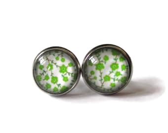 GREEN FLORAL EARRINGS, spring studs, fairy earrings, glass cabochon, summer jewelry, romantic jewelry, nature, elf,danslairdutemps