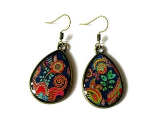 BOUCLES D'OREILLES PENDANTES, boucles gouttes, motifs indiens, paisley, arabesques, bleu, multicolore, orange ethnique cabochon