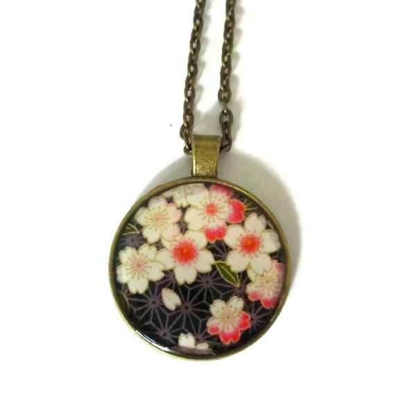 COLLIER SAUTOIR SAKURA, petites fleurs, nature, japon, fleurs japonaises, fleurs de cerisier, printemps, cabochon