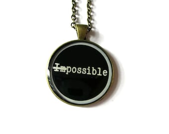 COLLAR IMPOSIBLE collar largo, negro, blanco, cita, amor, amistad, escritura, mensaje de esperanza, mensaje de aliento, cabujón, cristal