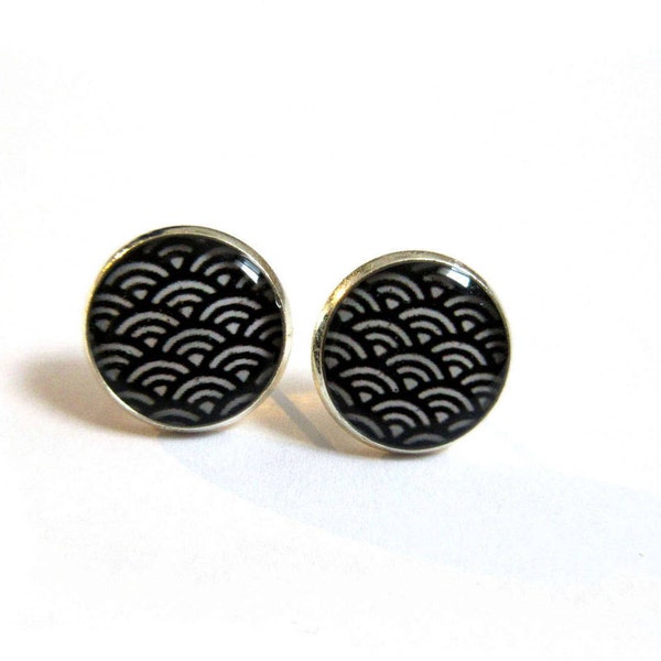 JAPANESE WAVES Earrings - Japan Earrings - Japanese Art earrings - Japanese Style - stud Earrings - Sea Wave Earrings - black white