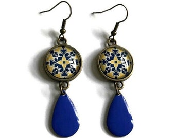 BOUCLES D'OREILLES motif bleu et jaune, boucles motif géométrique, email bleu, bijoux bohème, bijoux été, cadeau Noël, pour elle