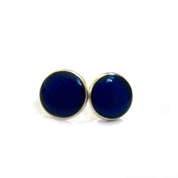 Marineblauwe oorbellen, donkerblauw, felle kleur, glazen cabochon, trendy, eenvoudige, minimalistische, kleurrijke sieraden