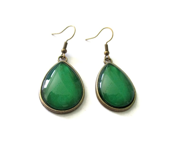 BOUCLES D'OREILLES PENDANTES vertes, boucles gouttes vertes, vintage, bijoux vert, bijoux été, couleur, minimaliste, clip image 2