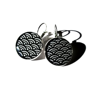TRADITIONAL WAVE PATTERN Earrings, Hokusai, Japanese Wave Earrings, Dangle, Black and White, Japan, Gift Idea