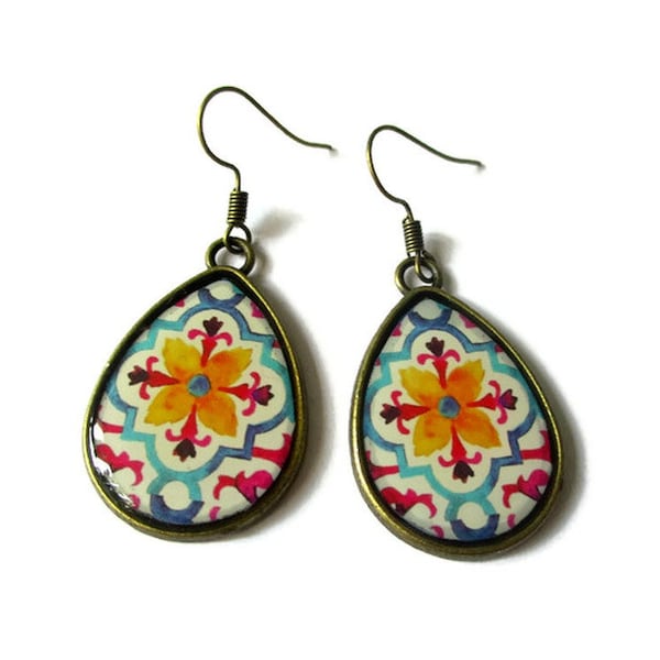 Pendientes colgantes, pendientes de gota, flor naranja, flor, patrones indios, arabescos, amarillo, étnico multicolor, cabujón