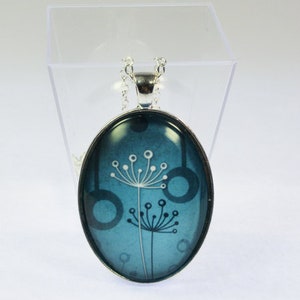 Mounted glass necklace woman dandelion oval image 1