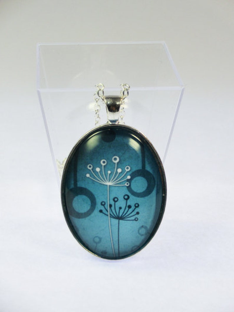 Mounted glass necklace woman dandelion oval image 1