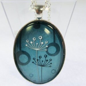 Mounted glass necklace woman dandelion oval image 3