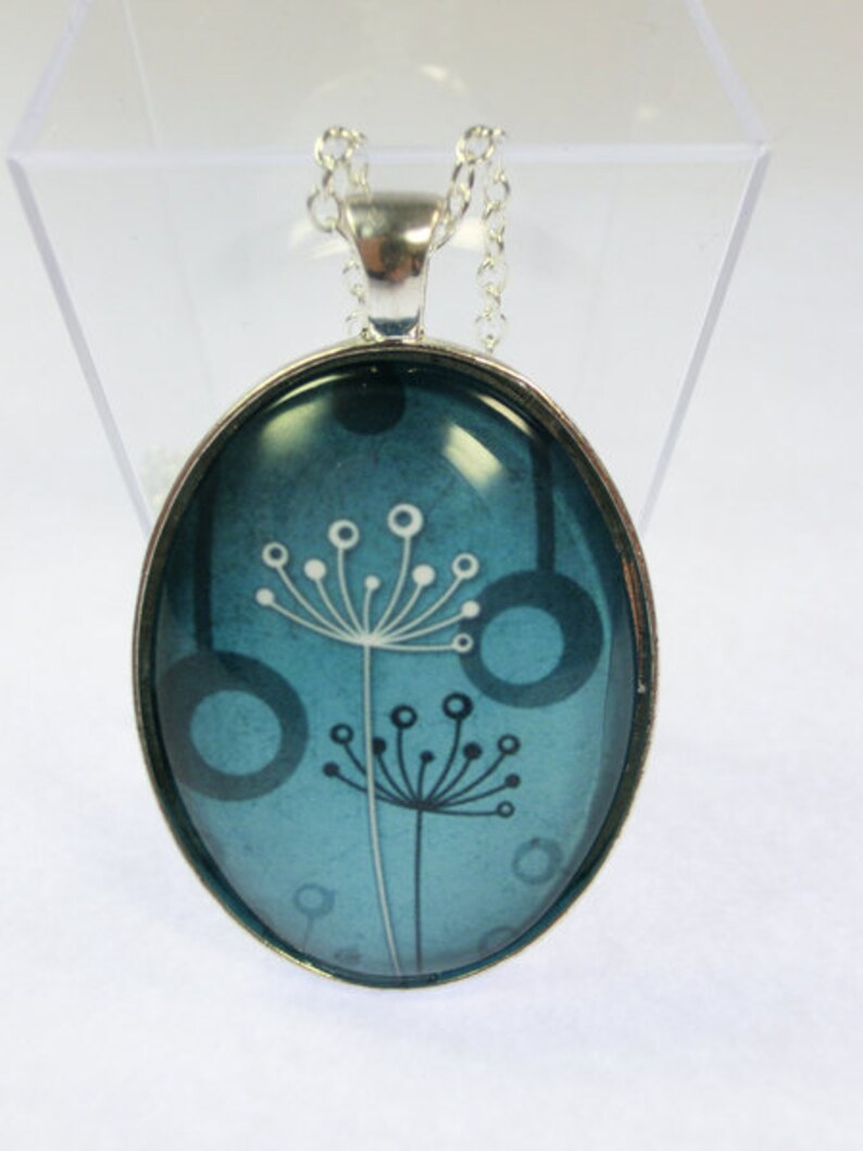 Mounted glass necklace woman dandelion oval image 3