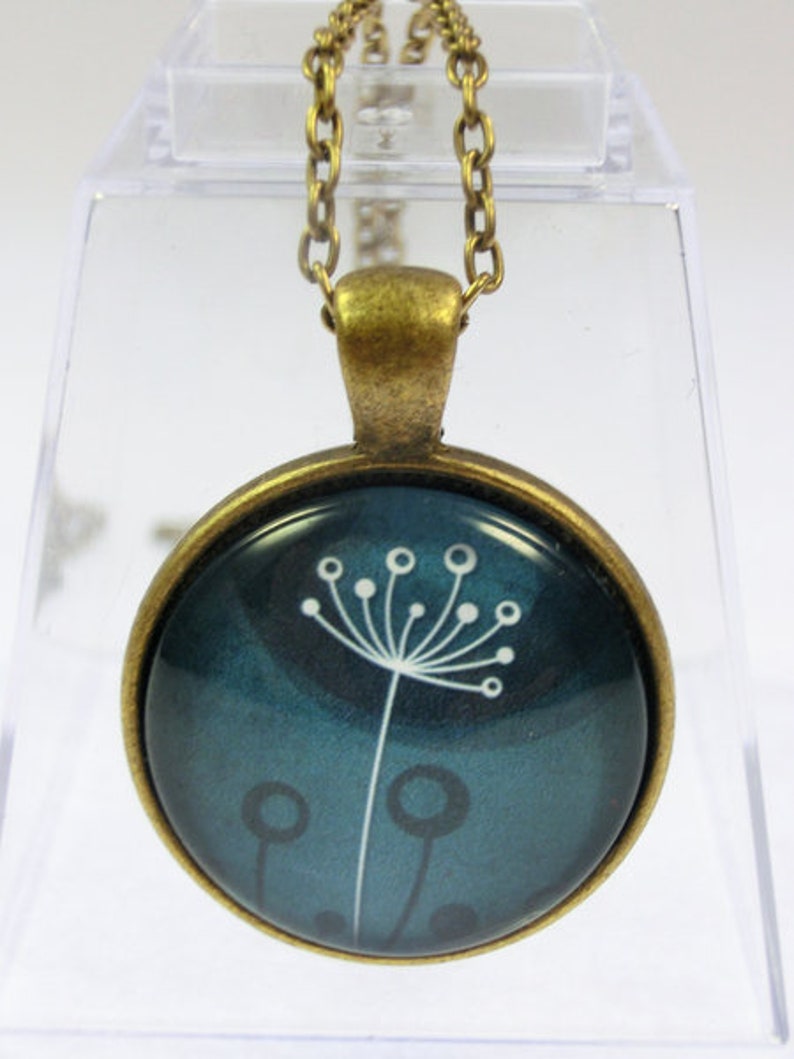 Mounted glass necklace woman dandelion round image 2