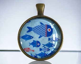 Necklace pendant school of fish round blue