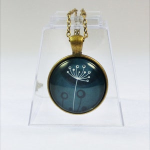 Mounted glass necklace woman dandelion round image 1