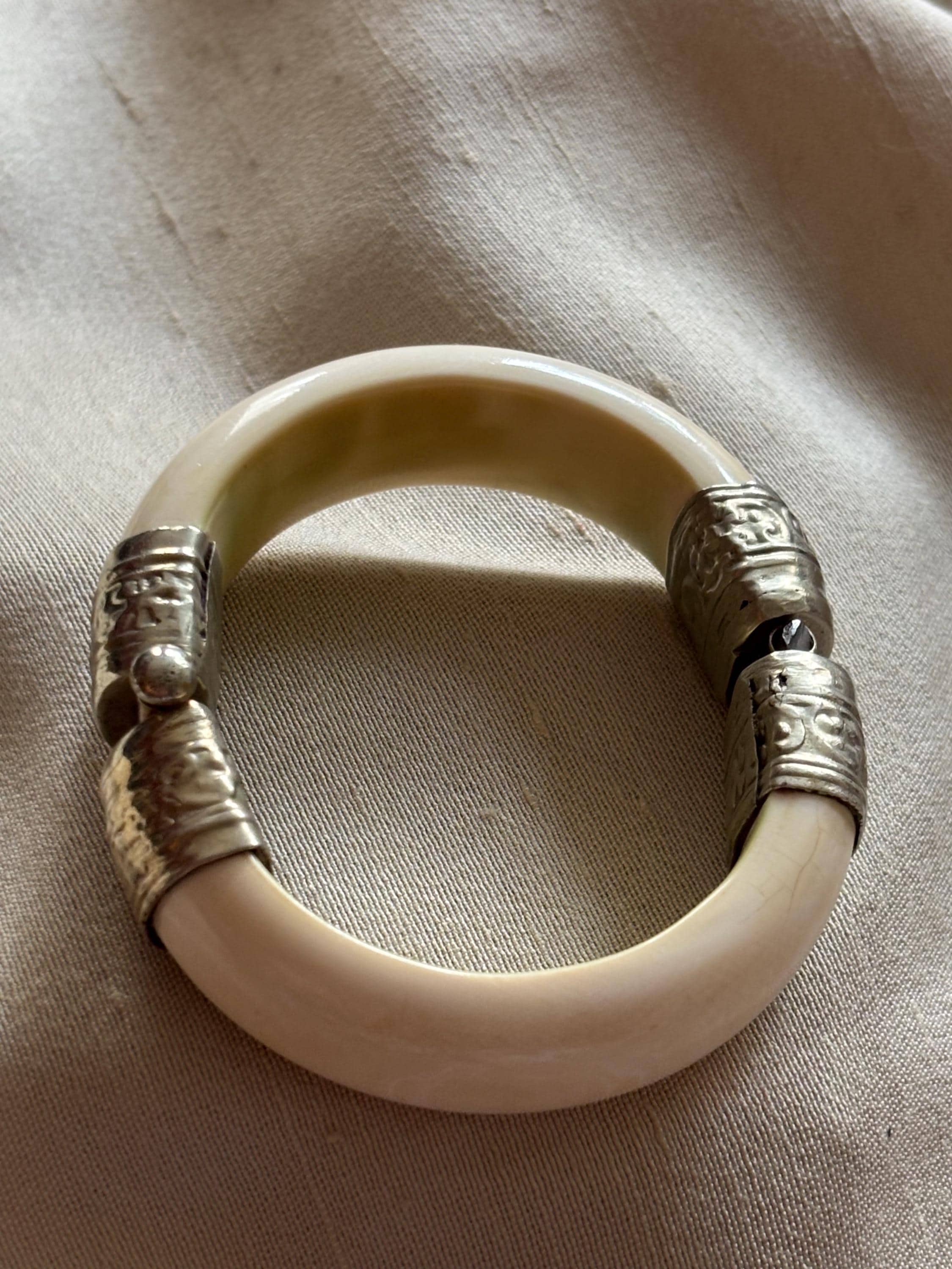 Bracelet Galalithe Décoré – Occasion, Bon état – Matière Inconnue, Origine France