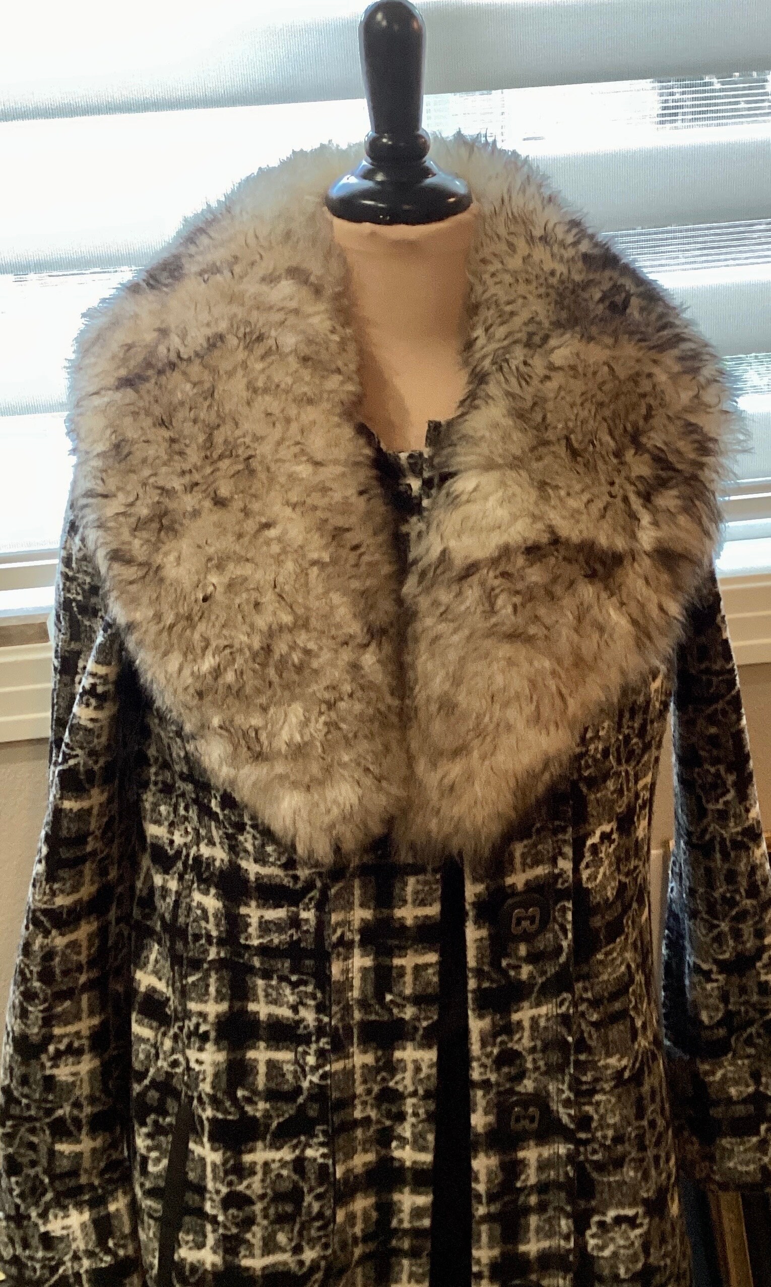 Fur collared coats new arrivals