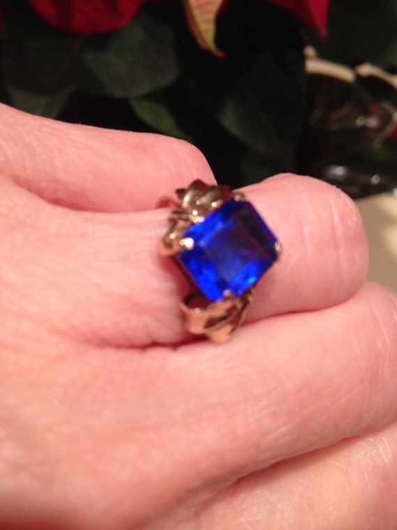 Art Deco Ring Solid Gold with 3.6 ct glorious blue