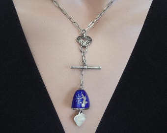 Collar de campana de esmalte guilloché de plata esterlina con corazón de filigrana y cadena de clip de plata esterlina