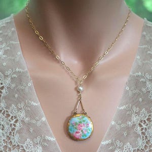 Antieke HANDGESCHILDERDE porseleinen rozenketting met pareldruppel - 14K gold filled ketting - Assemblage-sieraden