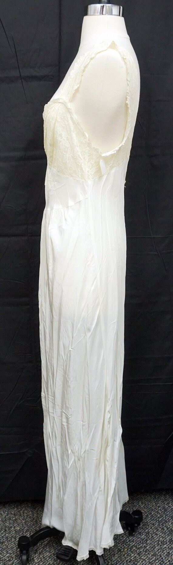 1940s Trousseau Rayon Nightgown sz 6-8 Vintage Pin