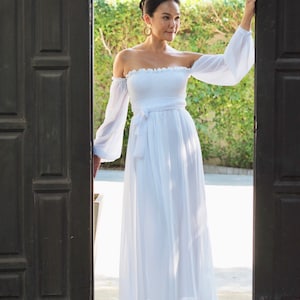Vestido largo de playa para boda, de gasa blanca, con hombros descubiertos y manga larga