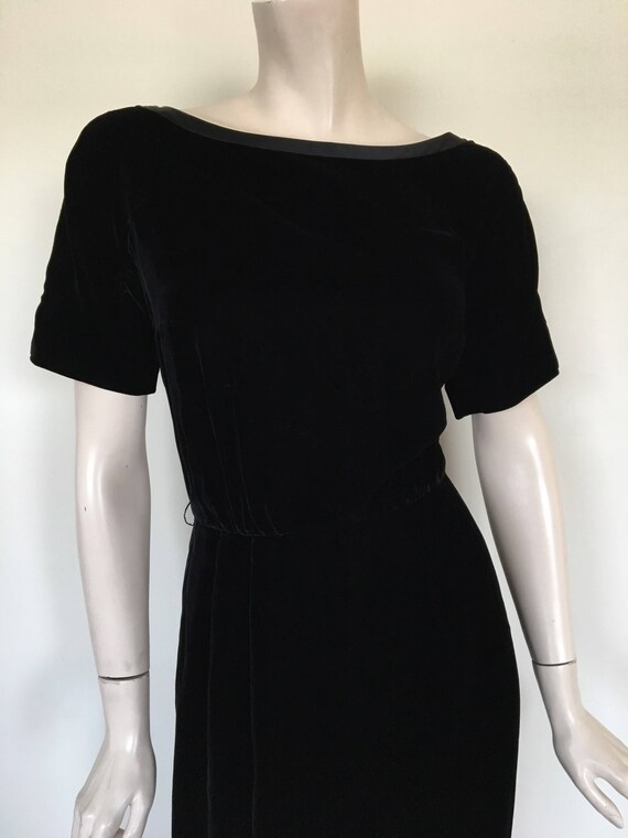 Vintage 50s Black Velvet and Satin Wiggle Dress /… - image 2