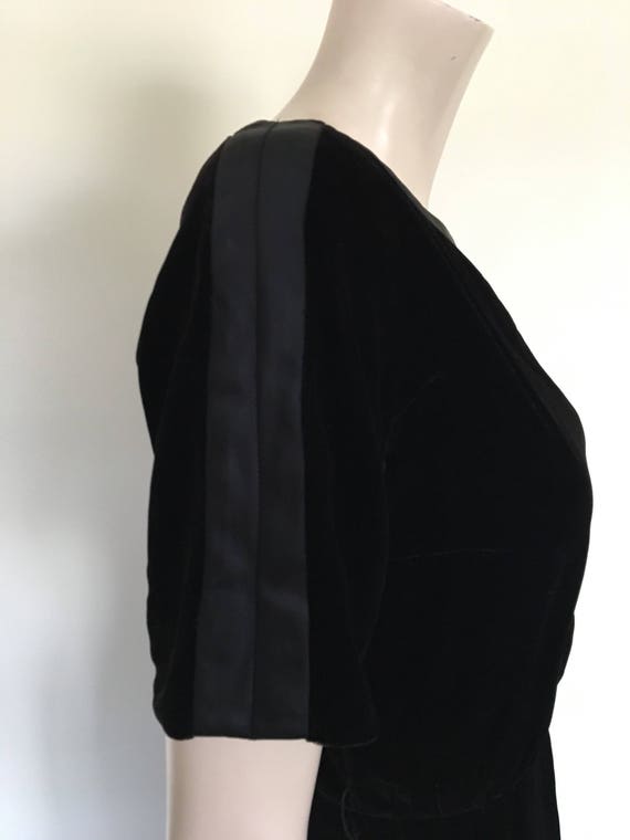 Vintage 50s Black Velvet and Satin Wiggle Dress /… - image 3