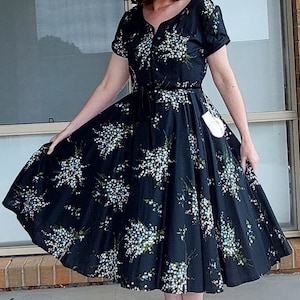 Gorgeous Deadstock Vintage 50s Floral Dress / Full Skirt