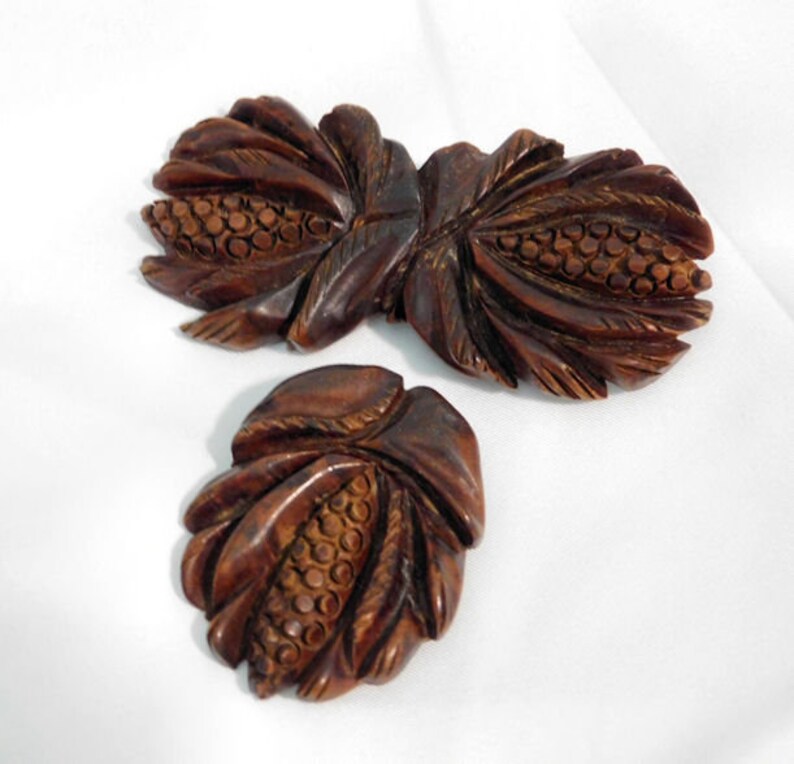Vintage 40s Hand Carved Wood Wooden Brooch and Matching Fur Clip