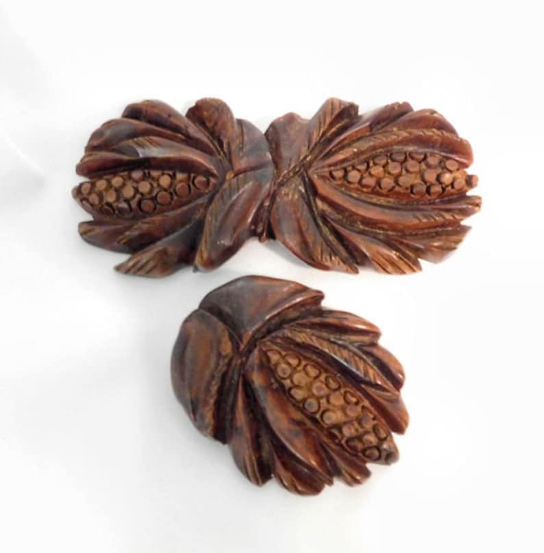 Vintage 40s Hand Carved Wood Wooden Brooch and Matching Fur Clip