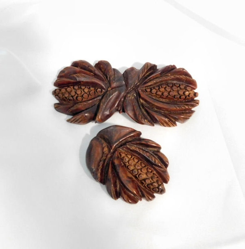 Vintage 40s Hand Carved Wood Wooden Brooch and Matching Fur Clip