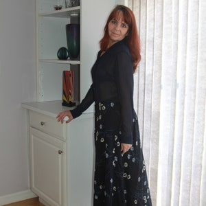 Vintage 80s Blue Floral Maxi Skirt / Floral Print / Long Skirt / Elastic Waist / Full Skirt / Size L / VI524