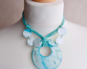 Capiz Shell round Pendant Necklace Shell Pearl  2005 UK Design