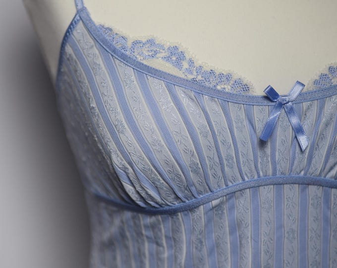 Vintage 90’s aqua blue lace trim cardigan top
