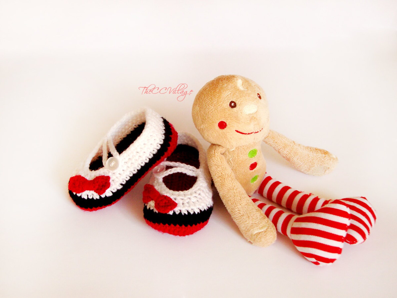 Crochet baby shoes for girl With red bow black and white Etsy