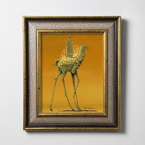 K&ouml;nnte beinhalten: Eine gerahmte Illustration eines Lamas mit einem goldenen Turm auf dem R&uuml;cken, vor einem gelben Hintergrund. Das Lama hat lange, d&uuml;nne Beine und einen langen Hals. Der Turm besteht aus gestapelten Bl&ouml;cken und hat eine Flamme, die aus der Spitze ragt. Die Illustration ist unten rechts mit "J.L. Lima" signiert.
