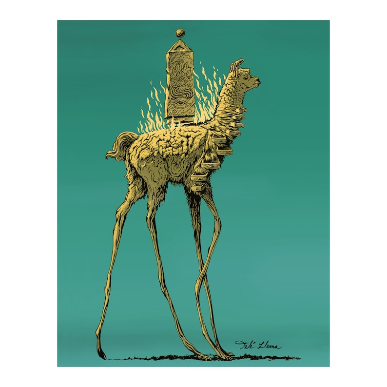 K&ouml;nnte beinhalten: Ein goldenes Lama mit langem Hals und langen Beinen, das auf einem t&uuml;rkisfarbenen Hintergrund steht. Das Lama tr&auml;gt eine goldene Krone und eine goldene Halskette. Das Lama ist von Flammen umgeben.