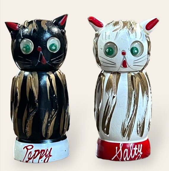 Vintage Napco Wooden Kitty Salt and Pepper Shakers / Vintage